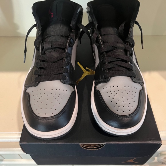 Jordan 1 Mid Shadow Red (Men’s 7.5) - Picture 5 of 6